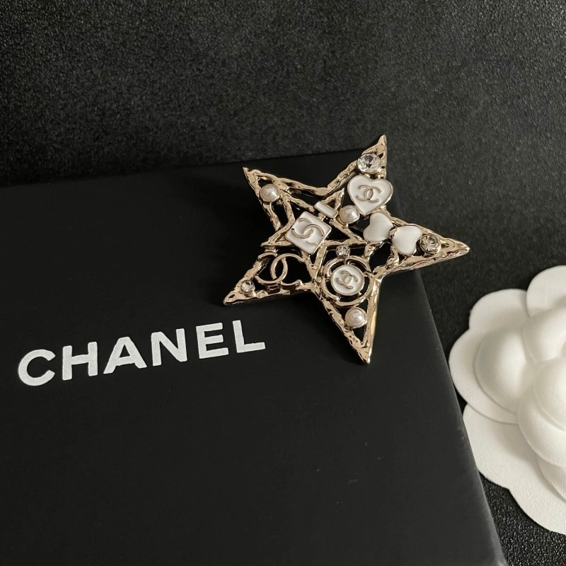 TravelReady Chanel Brooches 220271