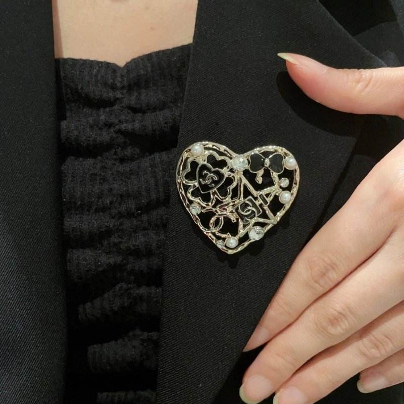 Unique Chanel Brooches 220352