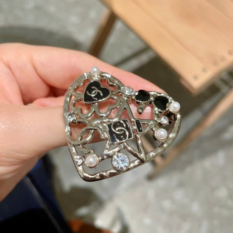 Unique Chanel Brooches 220352