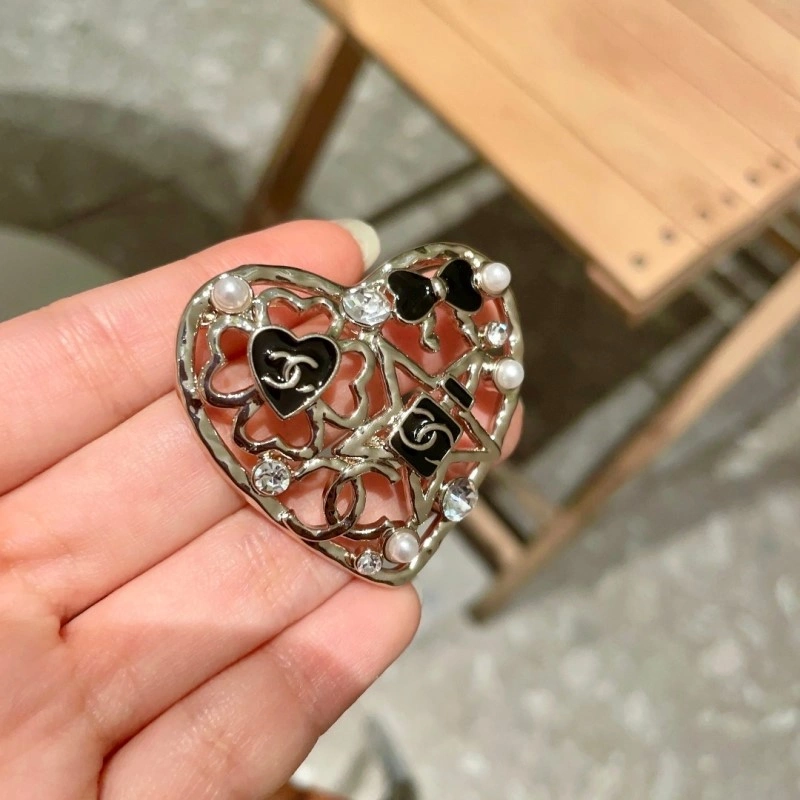 Unique Chanel Brooches 220352