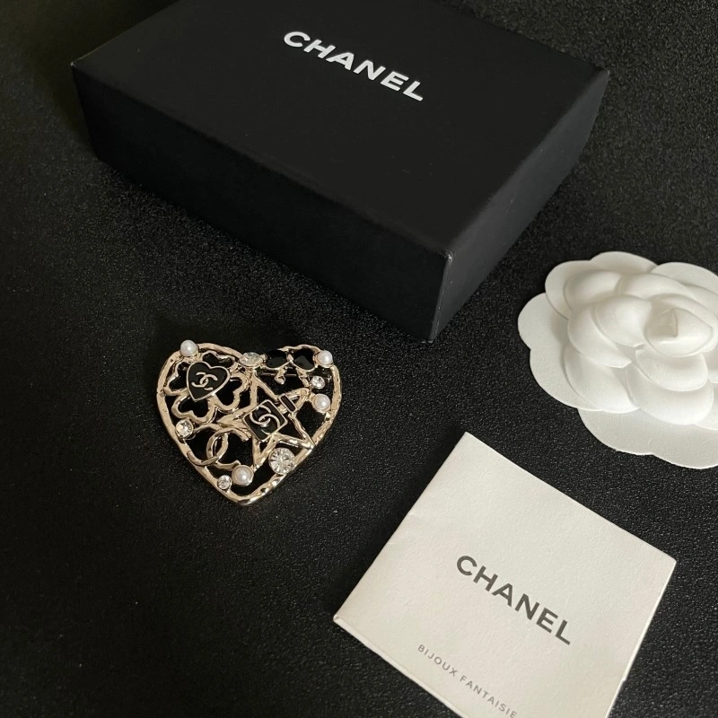 Unique Chanel Brooches 220352