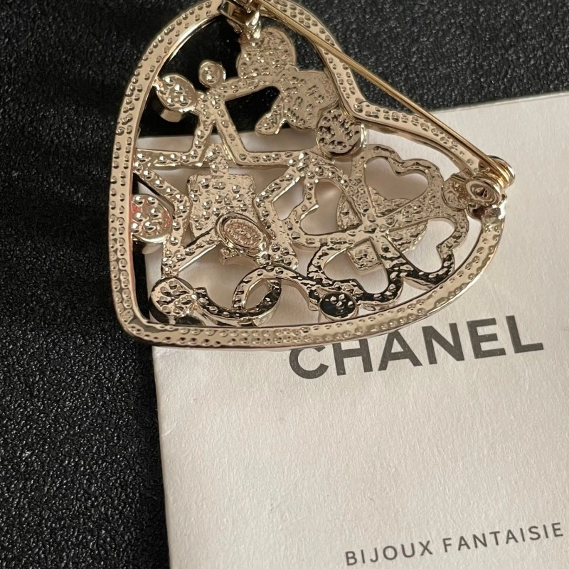 Unique Chanel Brooches 220352