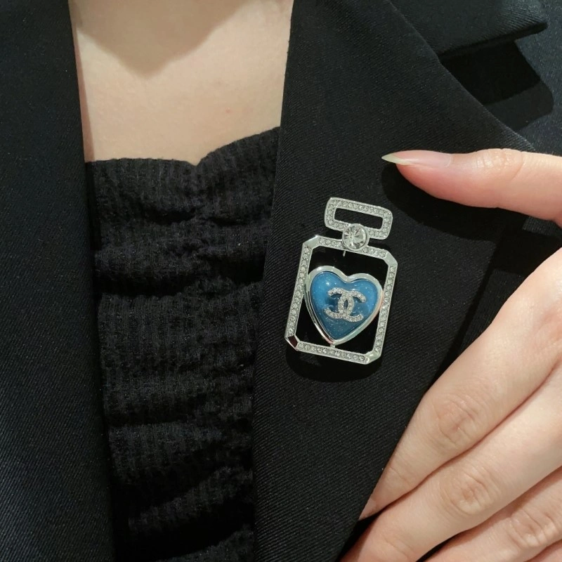 SoftTouch Chanel Brooches 220268