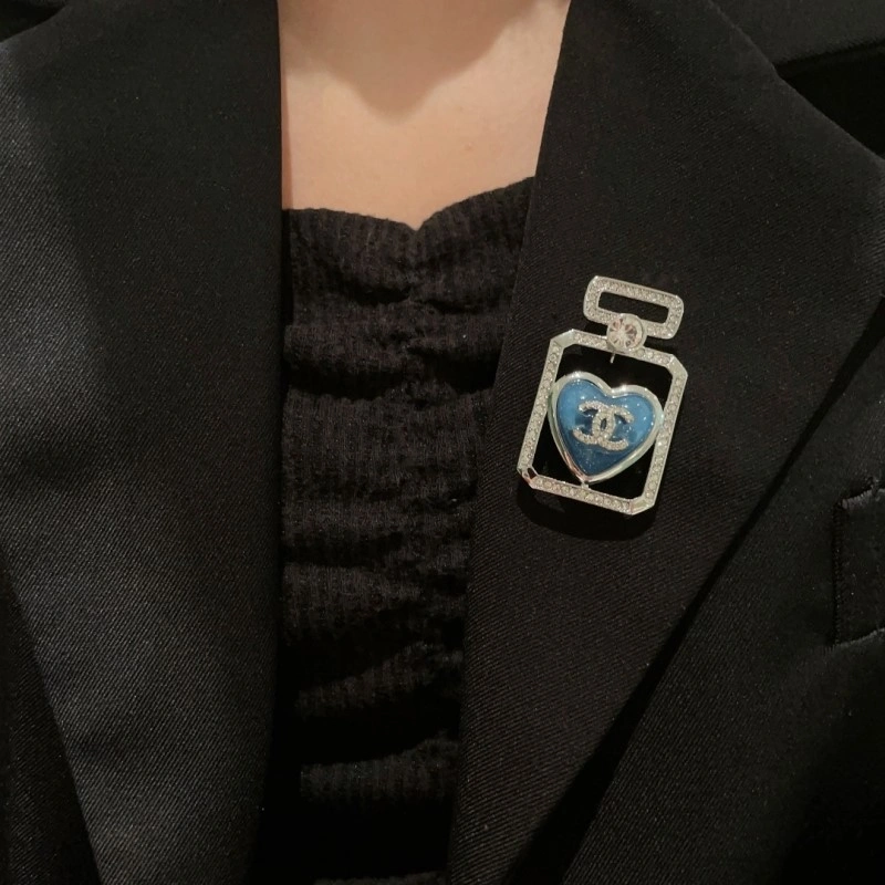 SoftTouch Chanel Brooches 220268