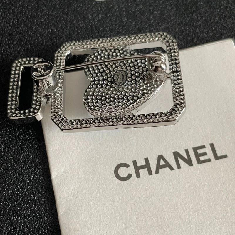 SoftTouch Chanel Brooches 220268