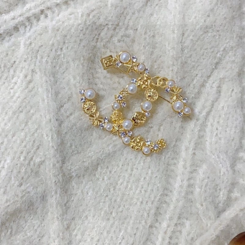 Sustainable Chanel Brooches 220260