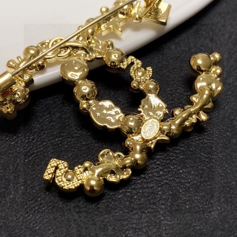 Sustainable Chanel Brooches 220260