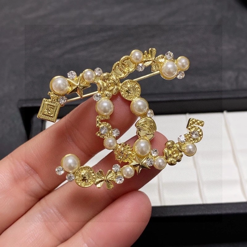 Sustainable Chanel Brooches 220260