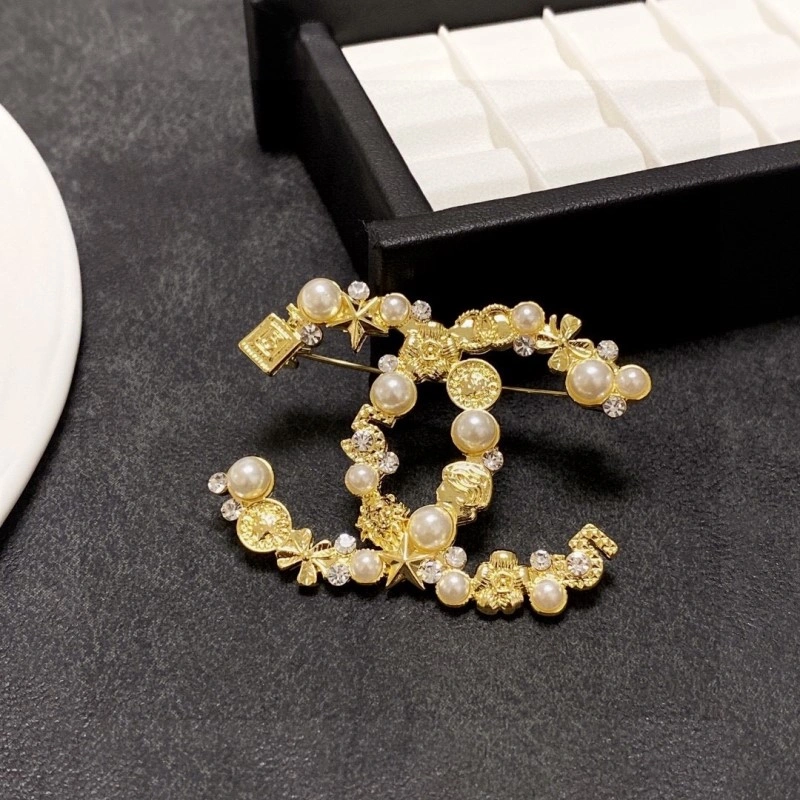 Sustainable Chanel Brooches 220260