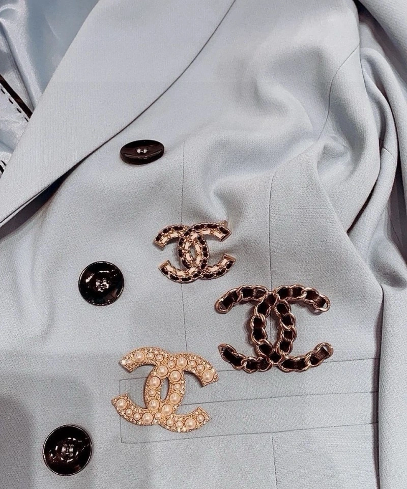 SunProtective Chanel Brooches 220250