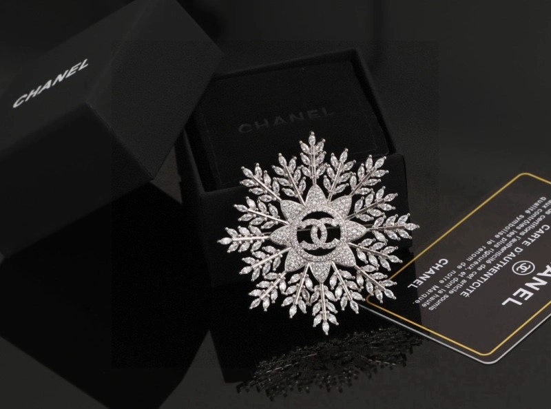 Seasonal Chanel Brooches 220248