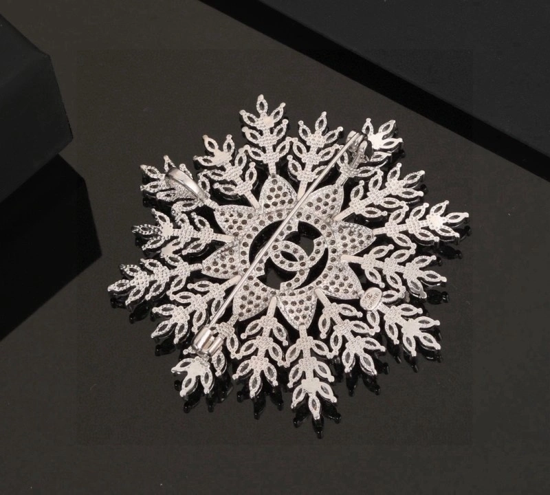 Seasonal Chanel Brooches 220248