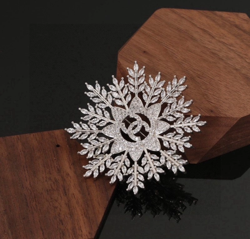 Seasonal Chanel Brooches 220248