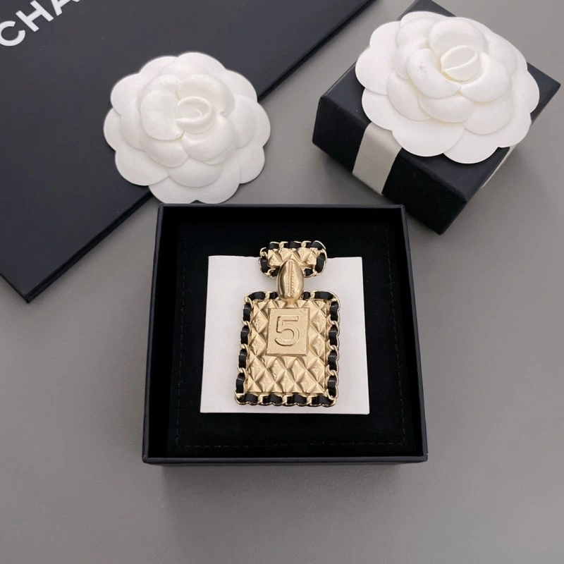 Bright Chanel Brooches 220272