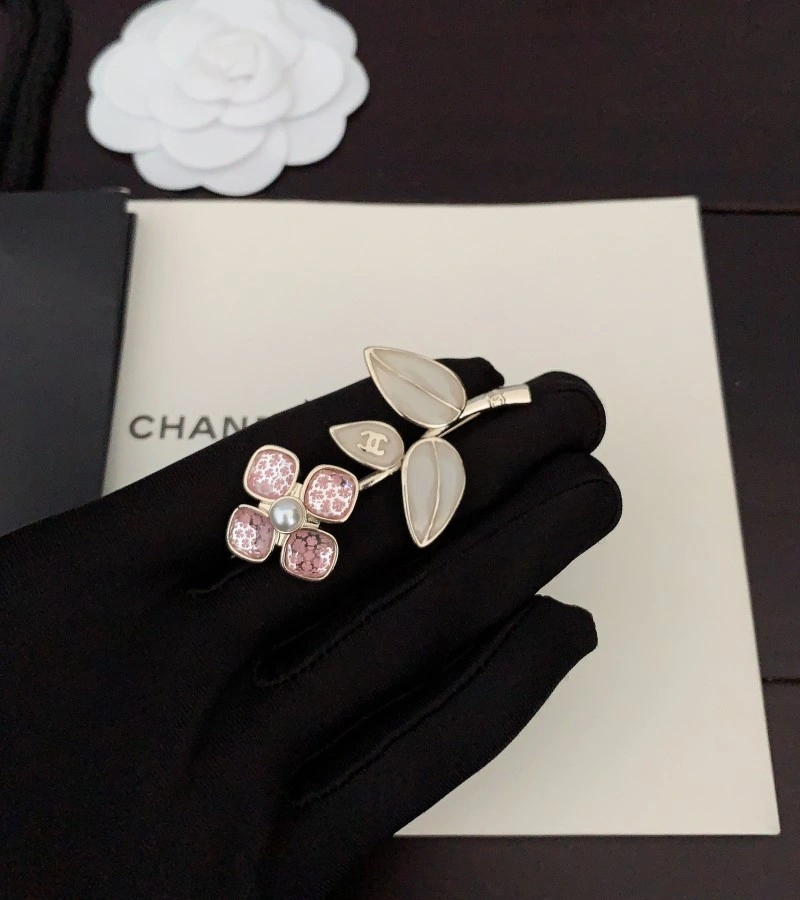 Stylish Chanel Brooches 220245