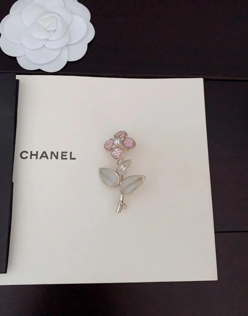 Stylish Chanel Brooches 220245