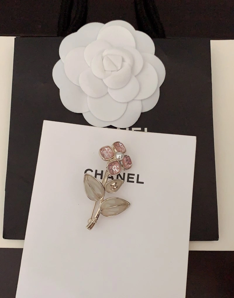 Stylish Chanel Brooches 220245