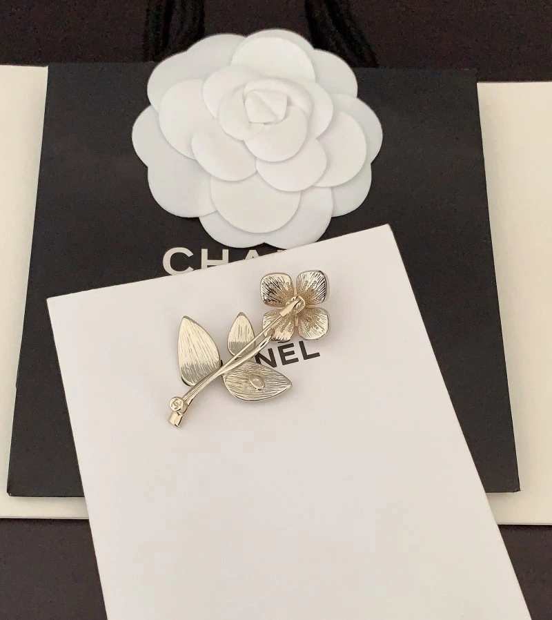 Stylish Chanel Brooches 220245