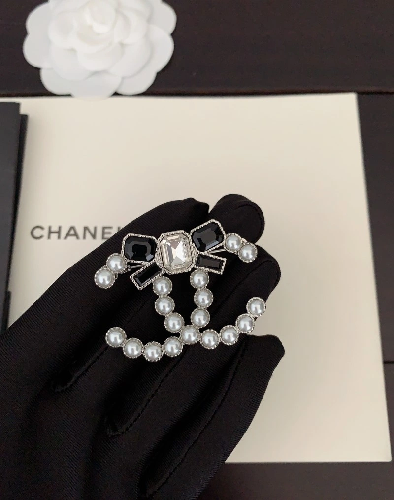 Bright Chanel Brooches 220254