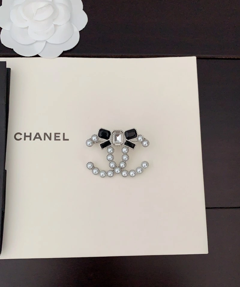 Bright Chanel Brooches 220254