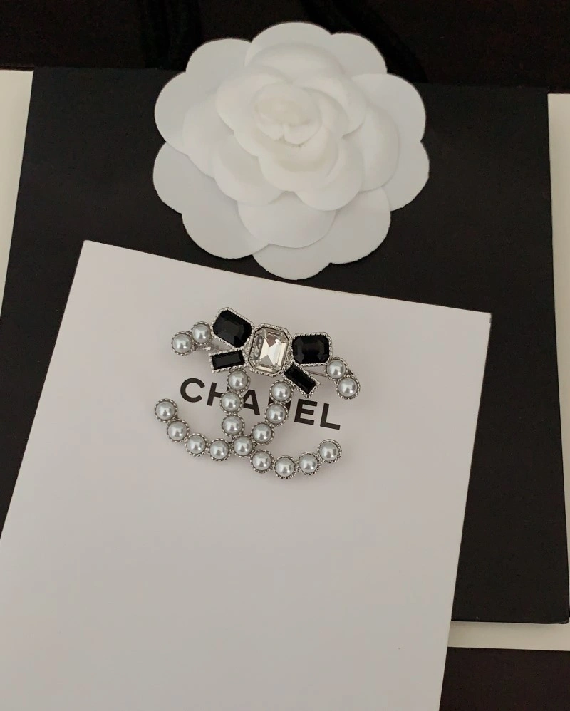 Bright Chanel Brooches 220254