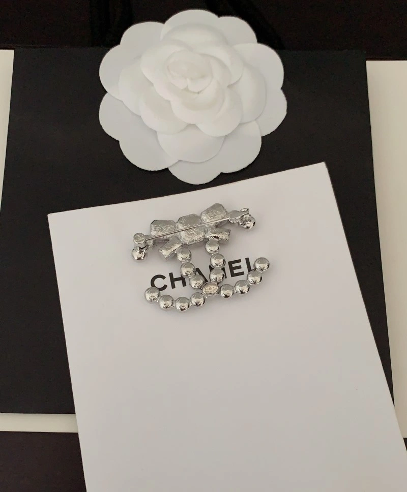 Bright Chanel Brooches 220254