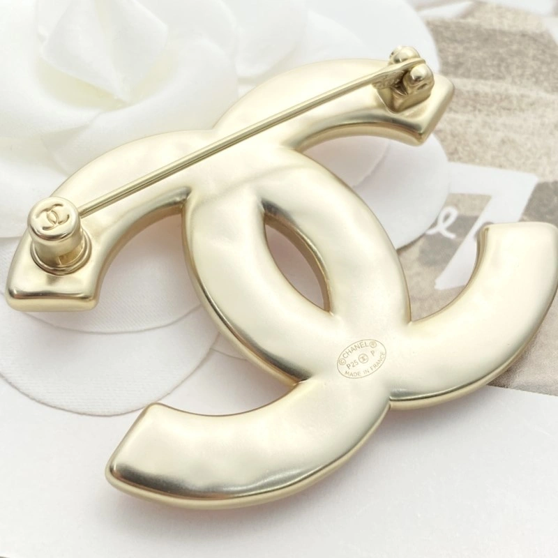 Breathable Chanel Brooches 220246