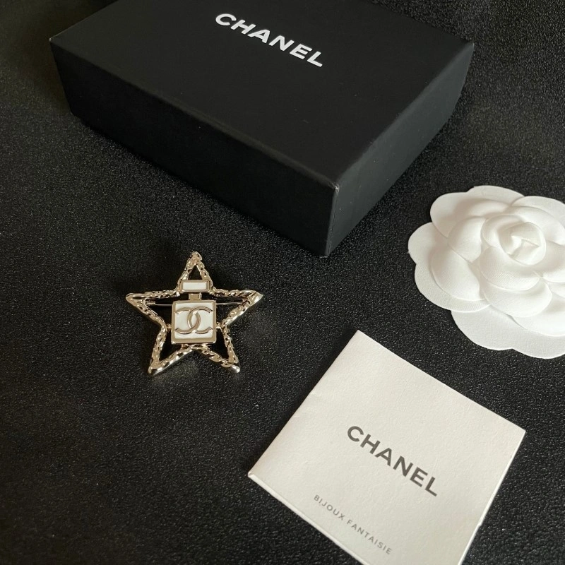 WrinkleFree Chanel Brooches 220247