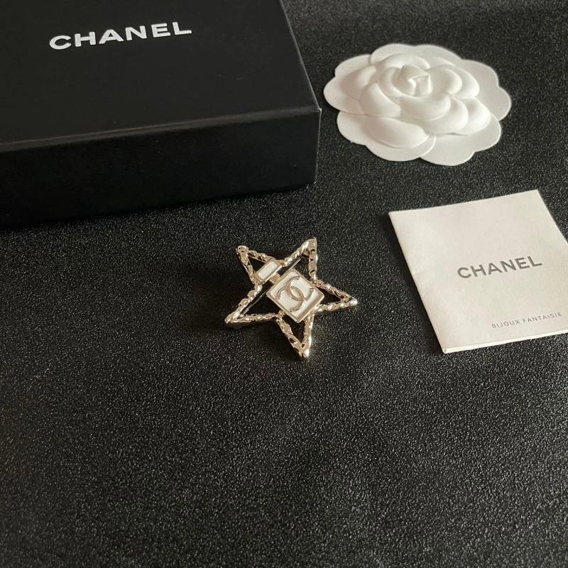 WrinkleFree Chanel Brooches 220247