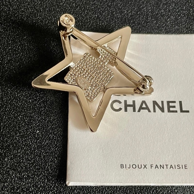 WrinkleFree Chanel Brooches 220247