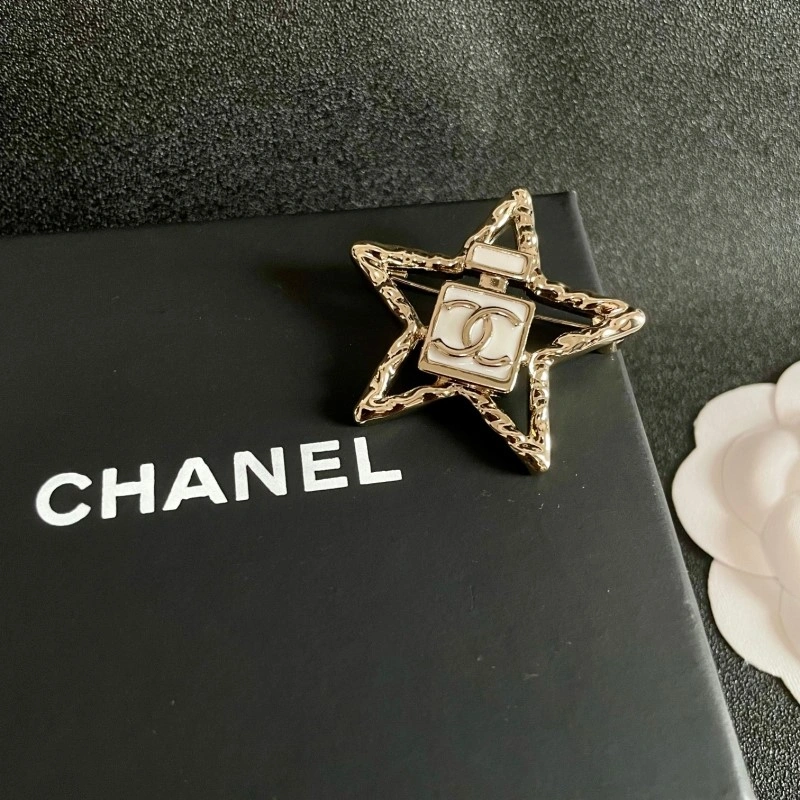 WrinkleFree Chanel Brooches 220247