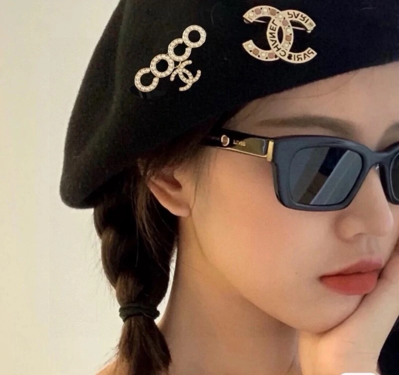 Chanel Brooches FreshLook 220251