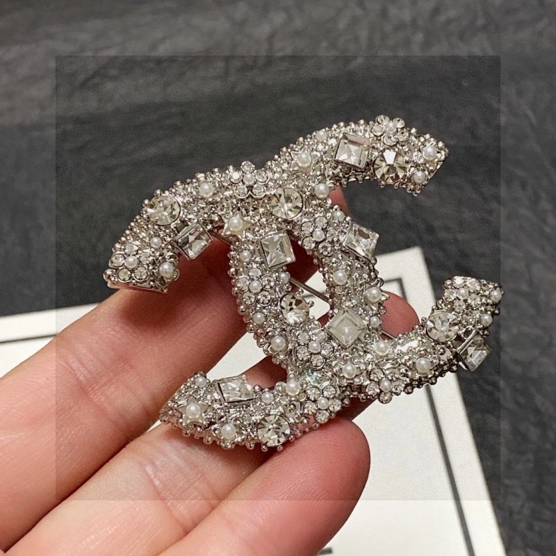 TravelReady Chanel Brooches 220238