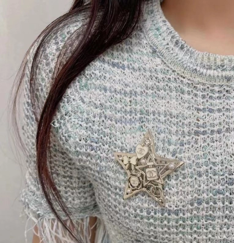 Chanel Brooches Neat 220235