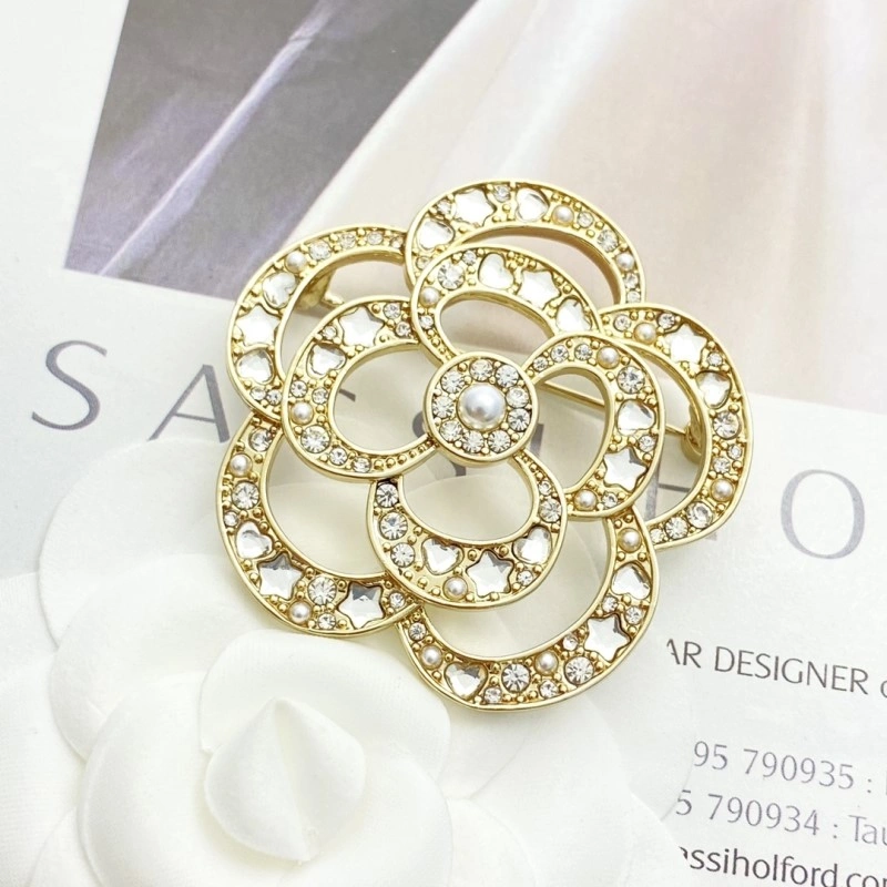Comfortable Chanel Brooches 220233