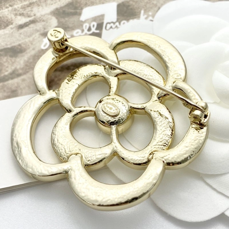Comfortable Chanel Brooches 220233
