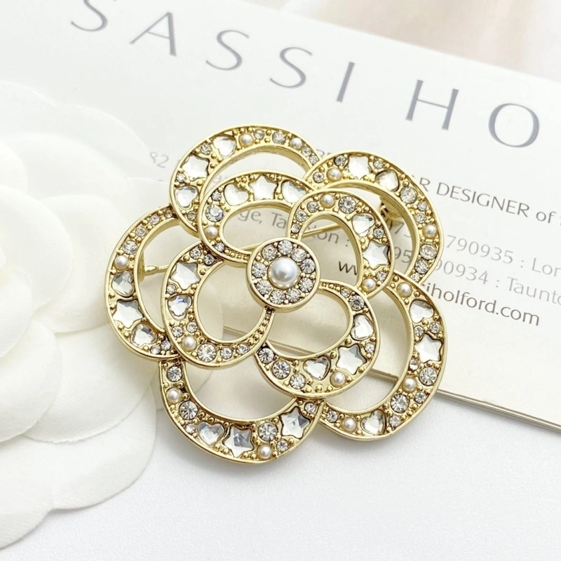Comfortable Chanel Brooches 220233