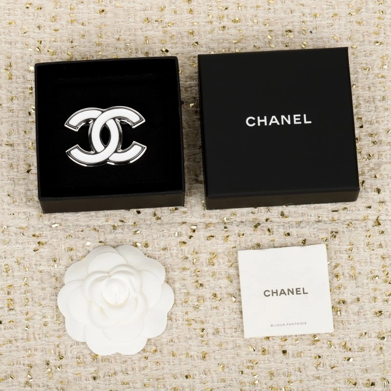 Affordable Chanel Brooches 220306