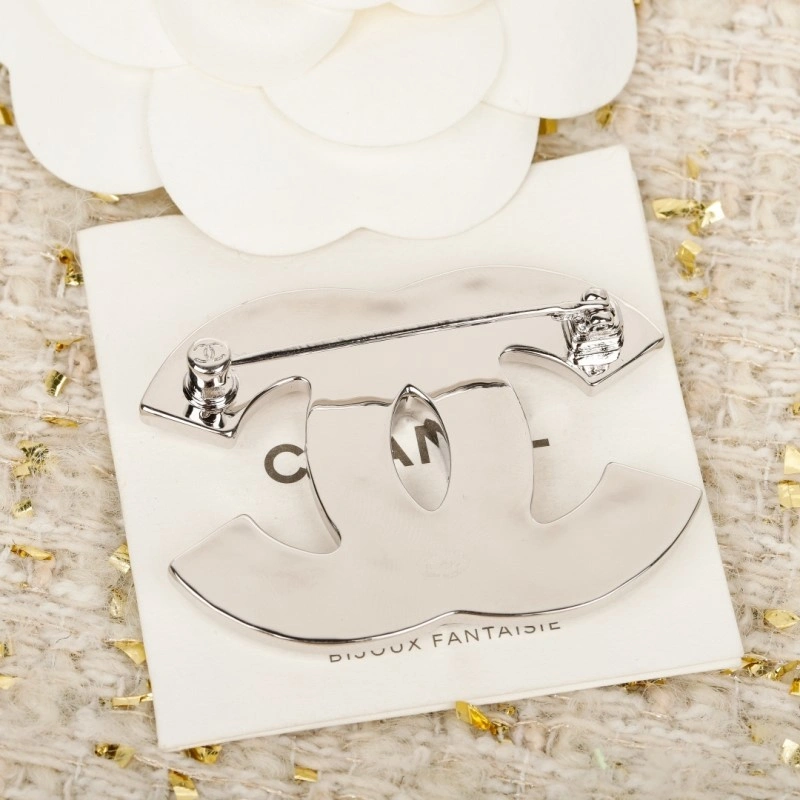Affordable Chanel Brooches 220306