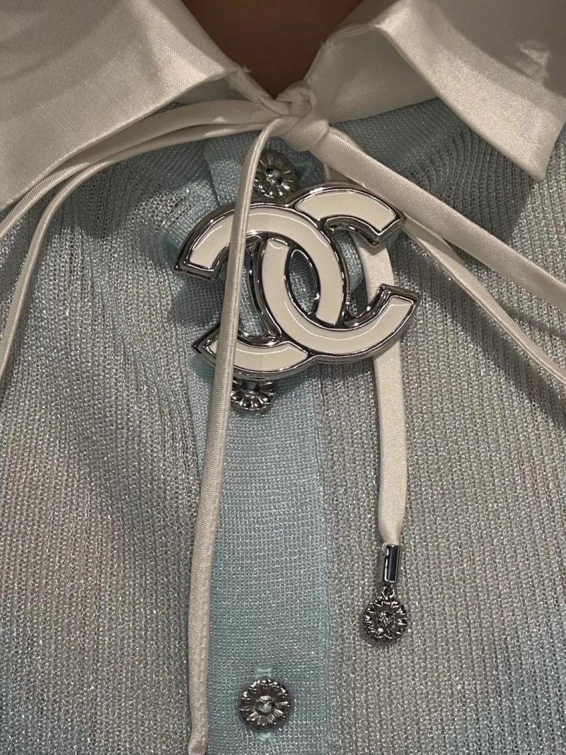 Affordable Chanel Brooches 220306