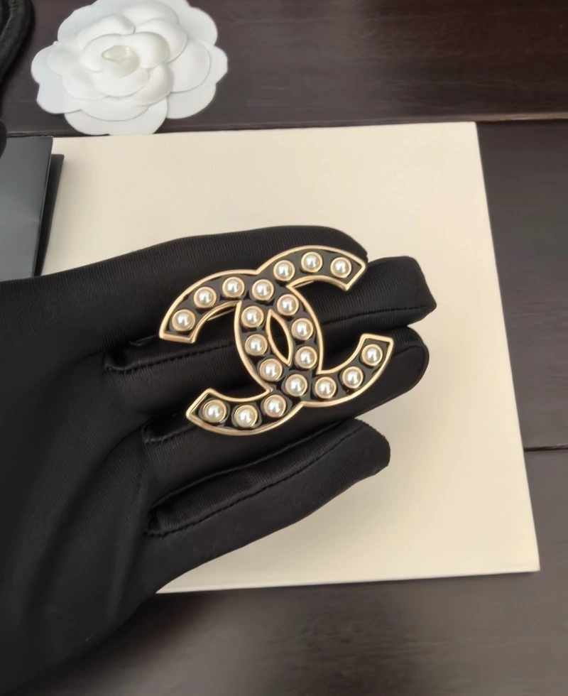 Affordable Chanel Brooches 220230