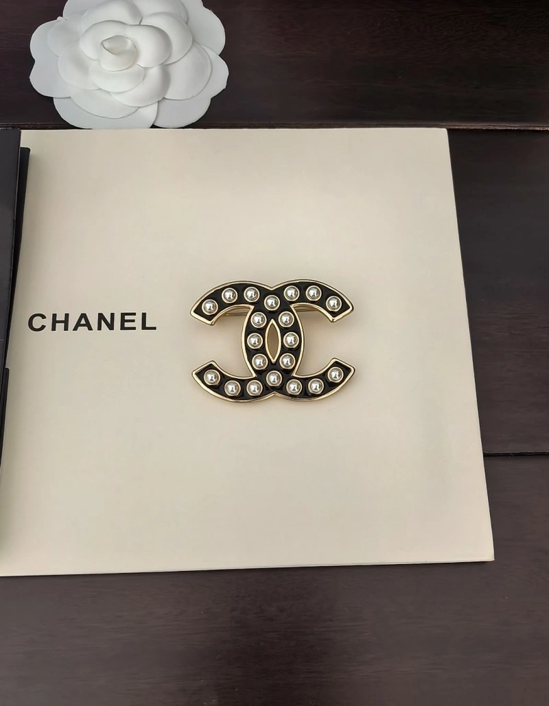 Affordable Chanel Brooches 220230