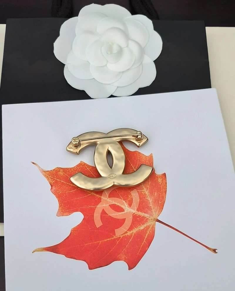 Affordable Chanel Brooches 220230