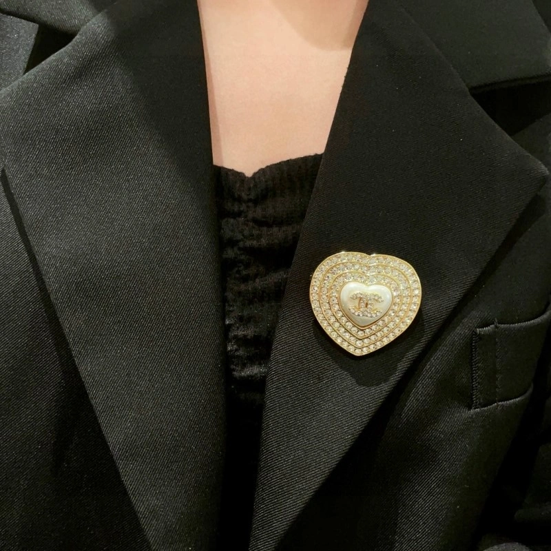 WaterResistant Chanel Brooches 220227