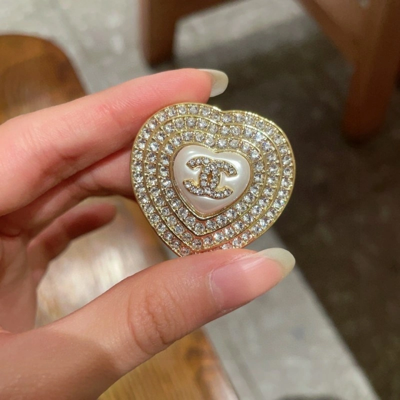 WaterResistant Chanel Brooches 220227