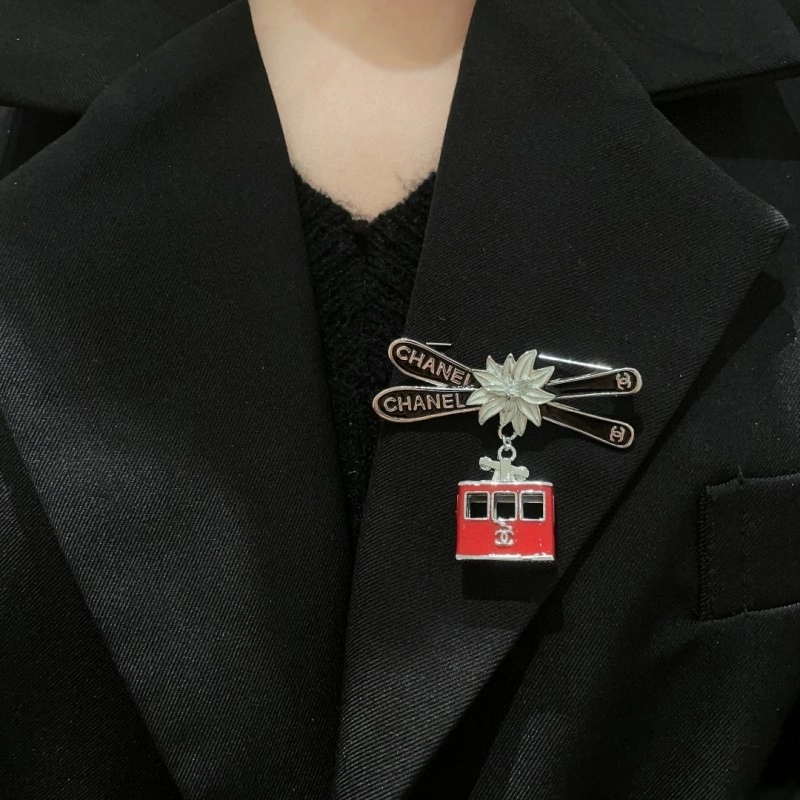 Chanel Brooches Affordable 220223