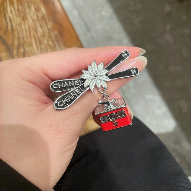 Chanel Brooches Affordable 220223