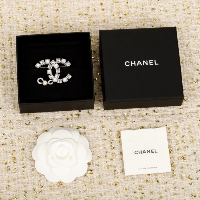 Versatile Chanel Brooches 220219
