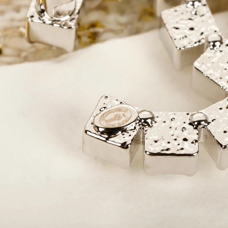 Versatile Chanel Brooches 220219