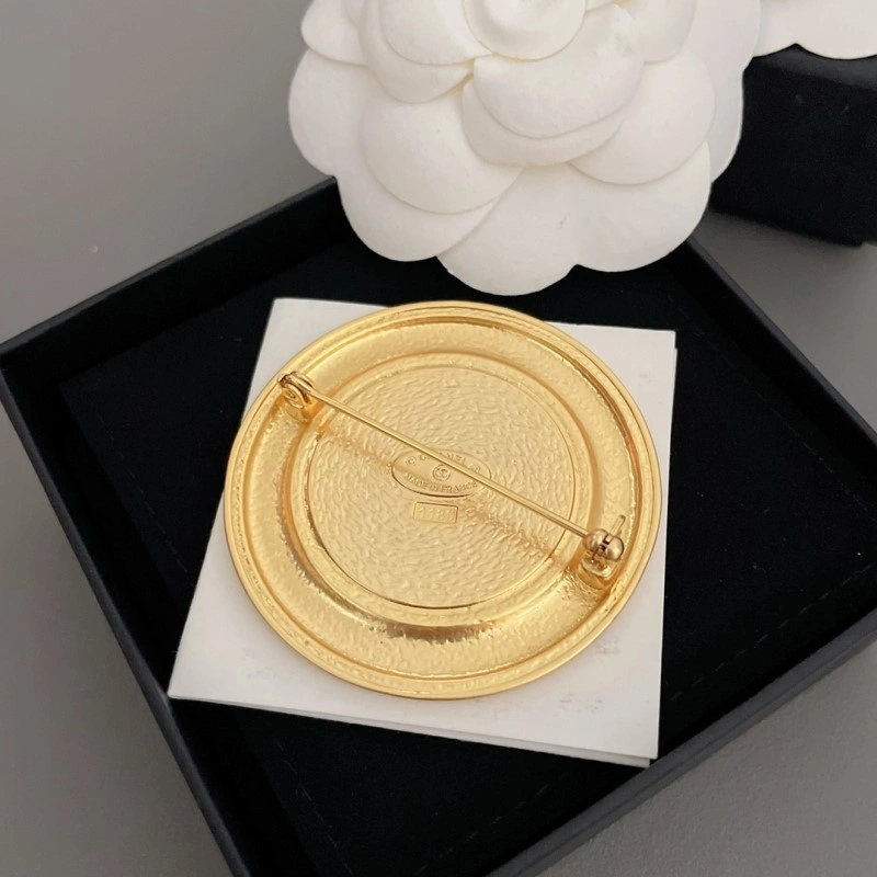 Breathable Chanel Brooches 220224